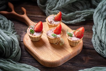 Тарталетки с паштетом из печени утки фото